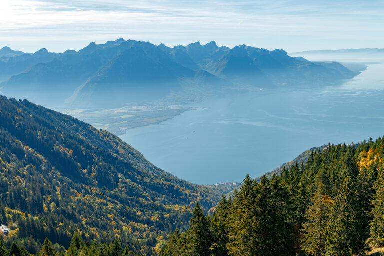 Le Léman et le massif du Chablais depuis les Alpes suisses au dessus de Montreux