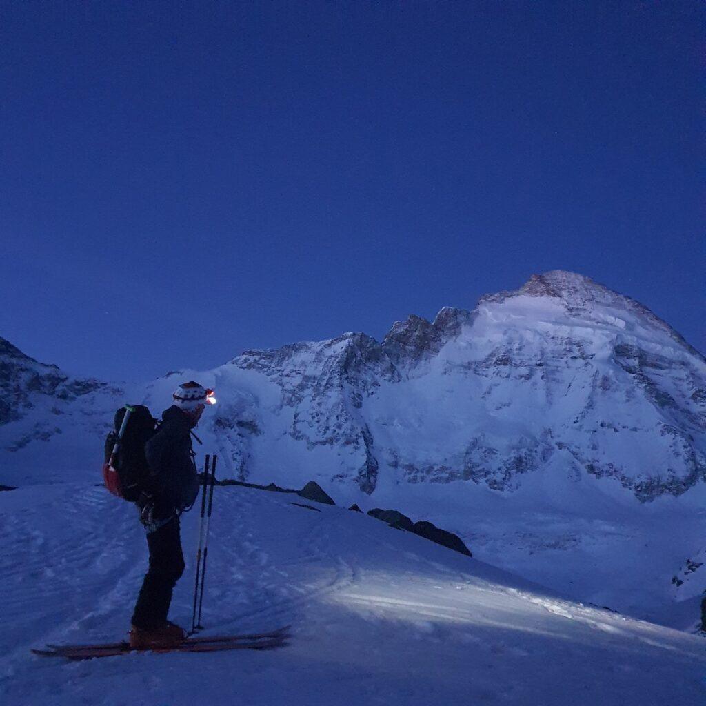 Fin de journée sur la Haute Route à ski de randonnée