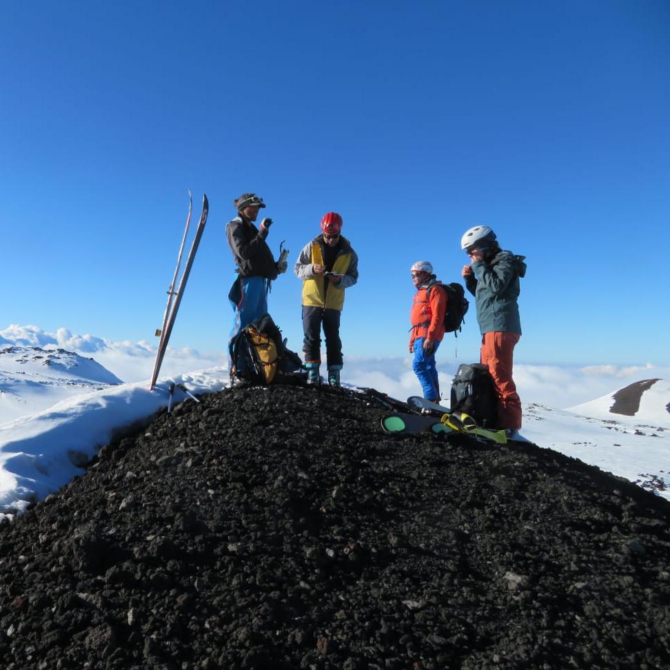 Groupe de Skieurs randonnée Etna Sicile
