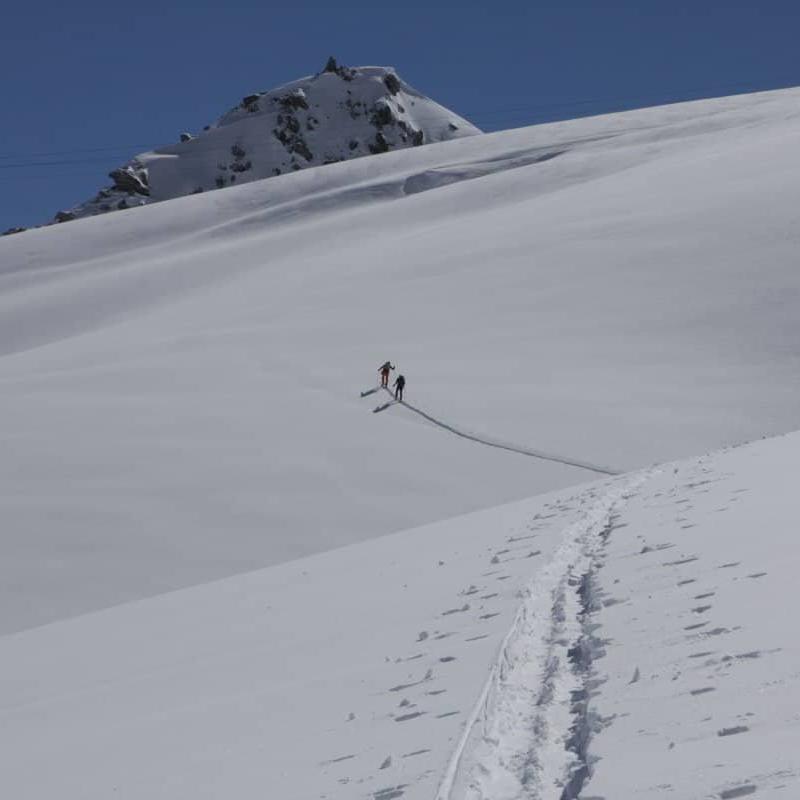 Le tour du mont blanc à ski de randonnée en hiver
